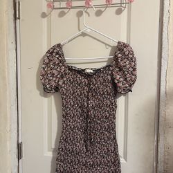 Blush pink floral midi dress with puffy sleeves #floral #feminine