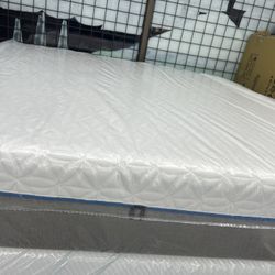KING SIZE TEMPURPEDIC CLOUD SUPREME MATTRESS & BOX SPRINGS BED SET