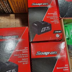 Snap On 1/2 Inpact Wrench New 1440 Pounds With Baterie 5.0 