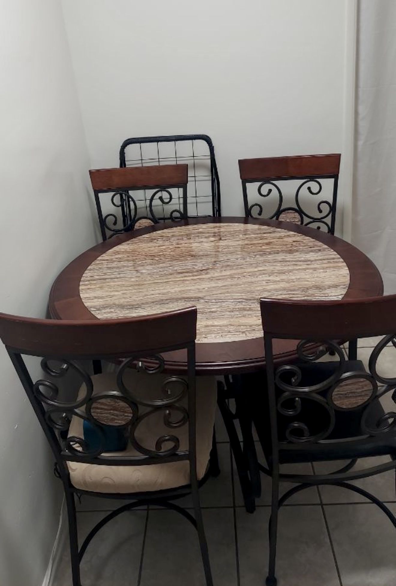 Table Set With 4 Chairs