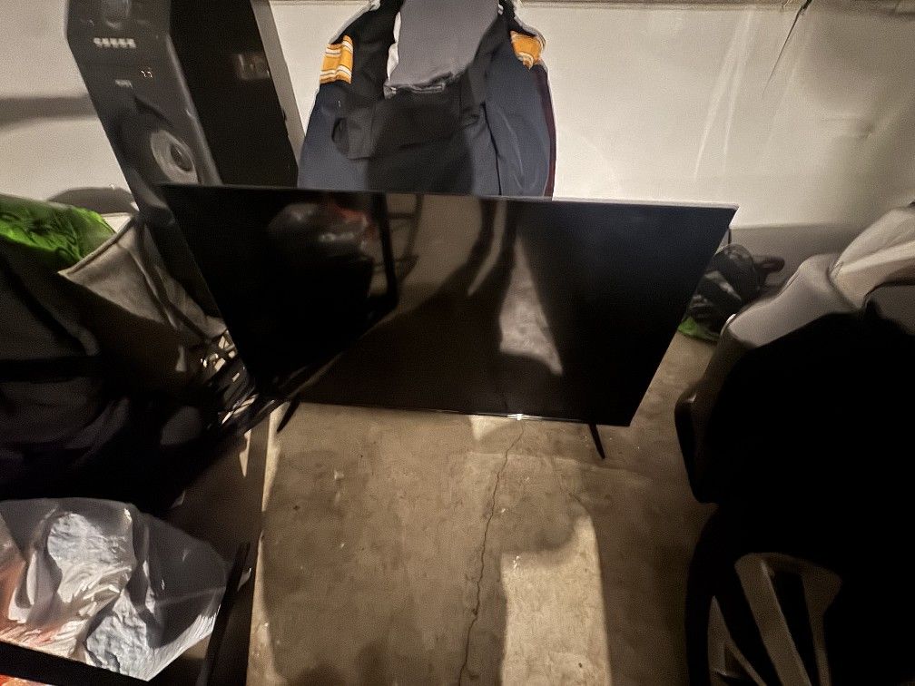 Roku TV 45"