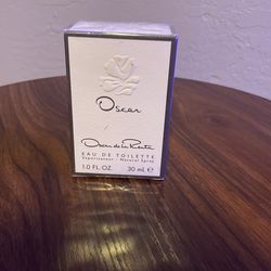 Oscar De La Renta Perfume 