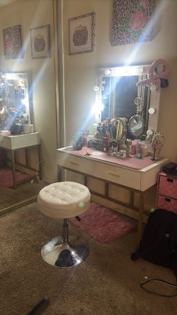 Vanity With Chair