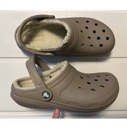 Crocs fur lined clogs