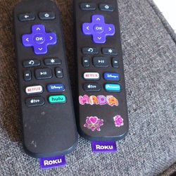 Son 2 Controles Roku En Buenas Condiciones Trabajando Bien 2$20