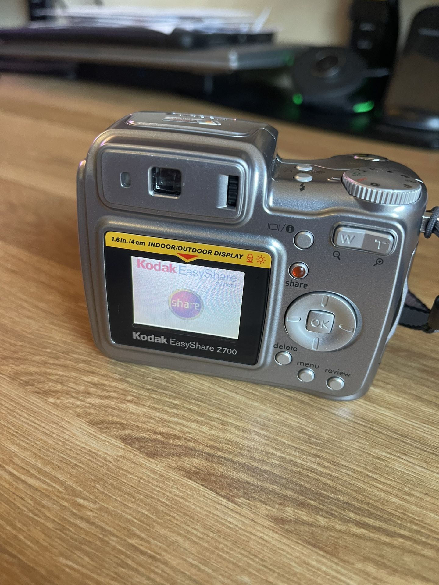 Kodak EasyShare Z700 Point And Shoot Digital Camera 