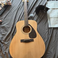 Guitar Yamaha And Stand 