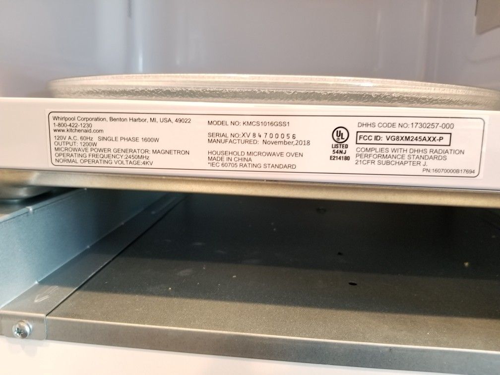 KichenAid Microwave Stainless Steel KMCS1016GSS1 with trim kit brand new for Sale in Phoenix, AZ