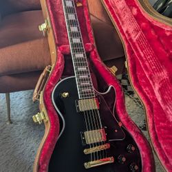 BRAND NEW 2025 Les Paul Custom 70's (Ebony) in a hardshell case.