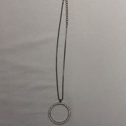 Circle pendant with necklace with rhinestones 