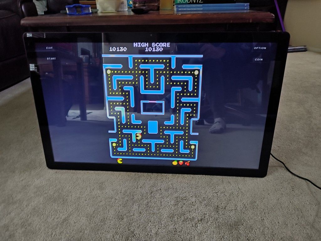 32" touchscreen Android LCD, 4gb ram, 32gb storage