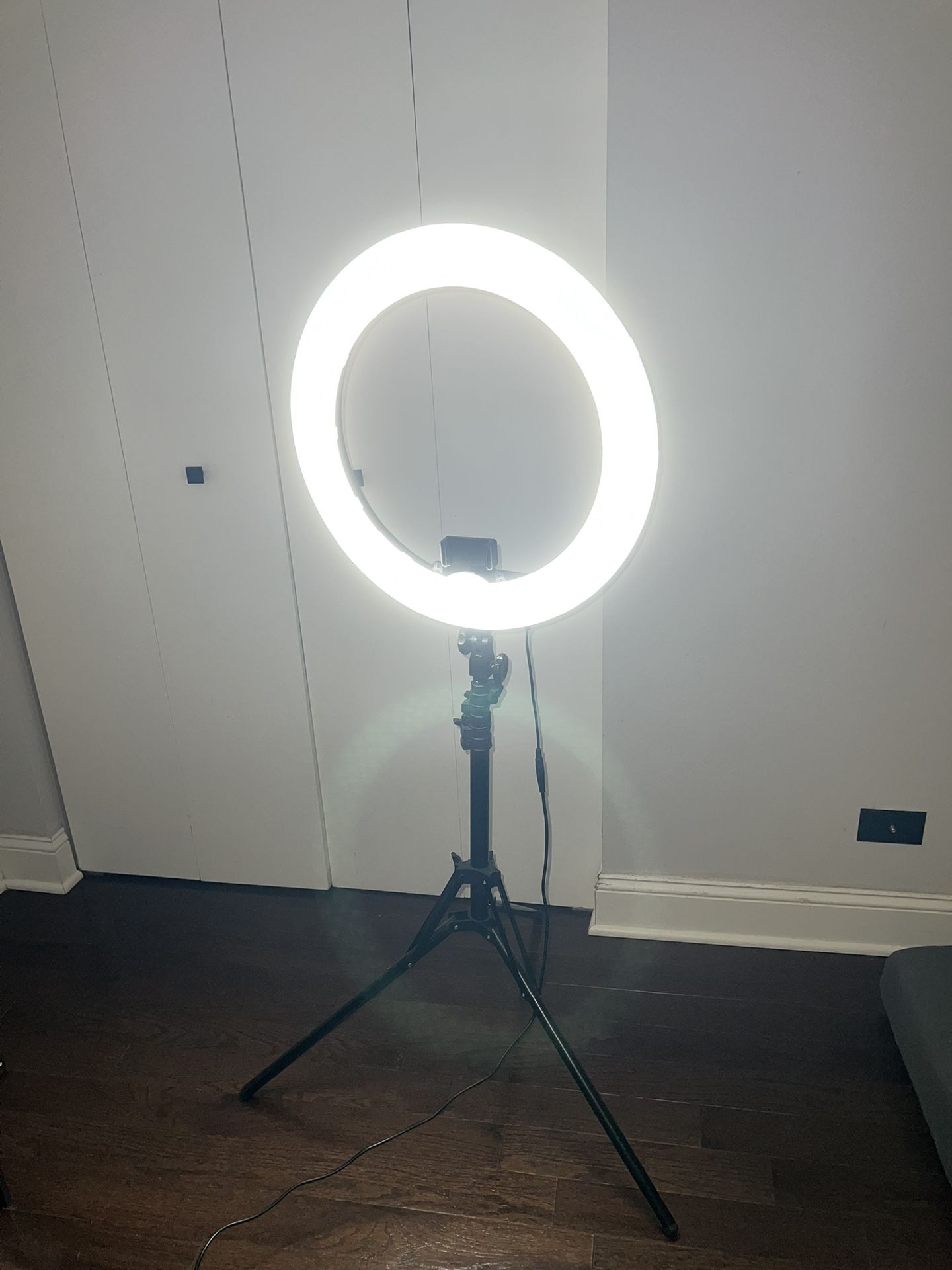 18” Neewer Ring Light 