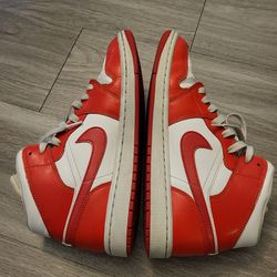 Nike Air Jordan 1 Mid White/Habanero Red