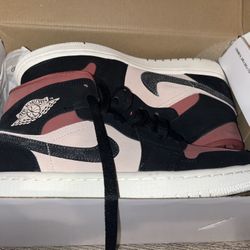 Women’s Jordan 1 “Crayon Rust” mid - size 8