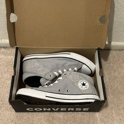 CONVERSE Juniors Size 6 Sneakers NEW