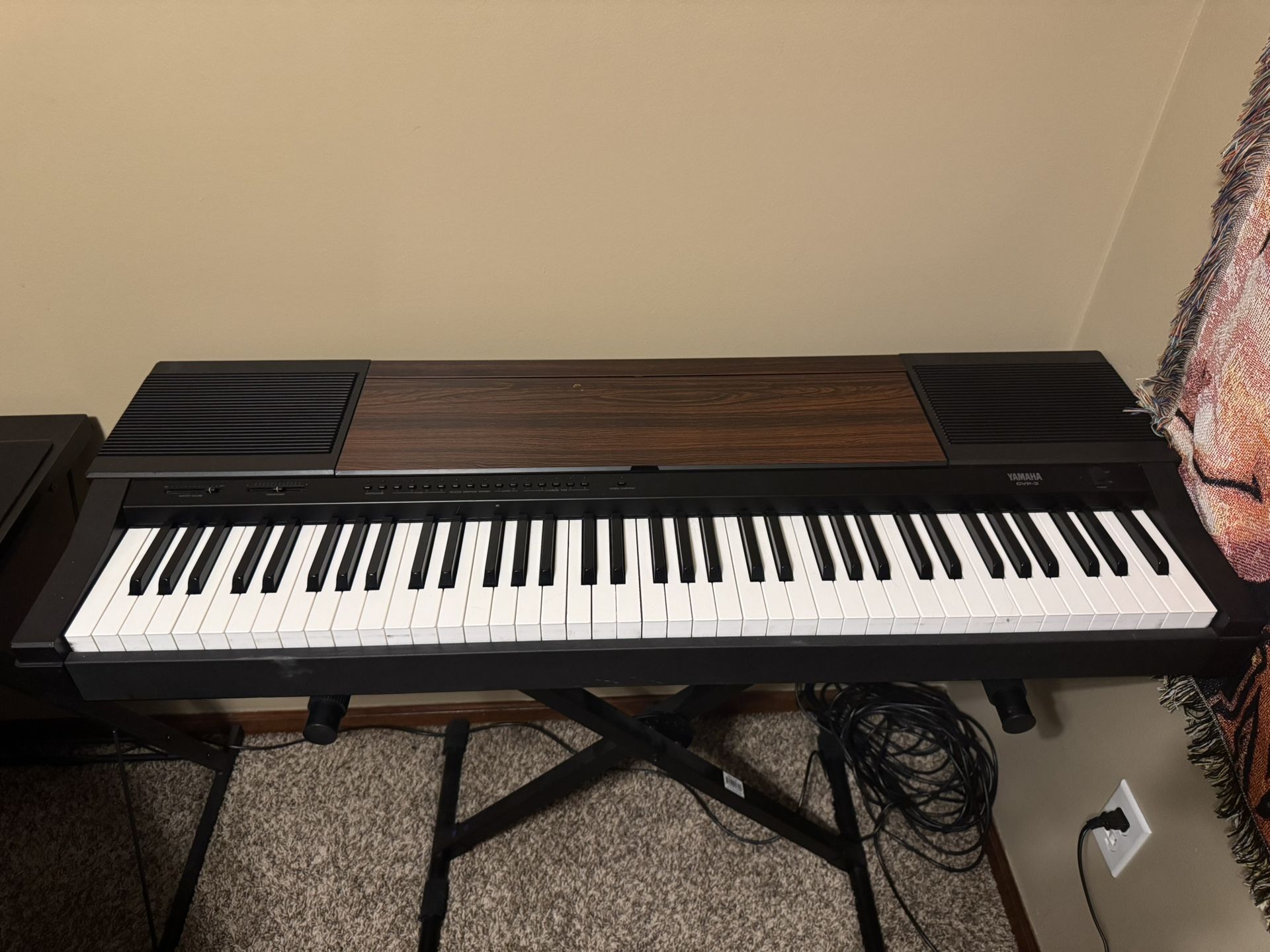 YAMAHA CVP-3