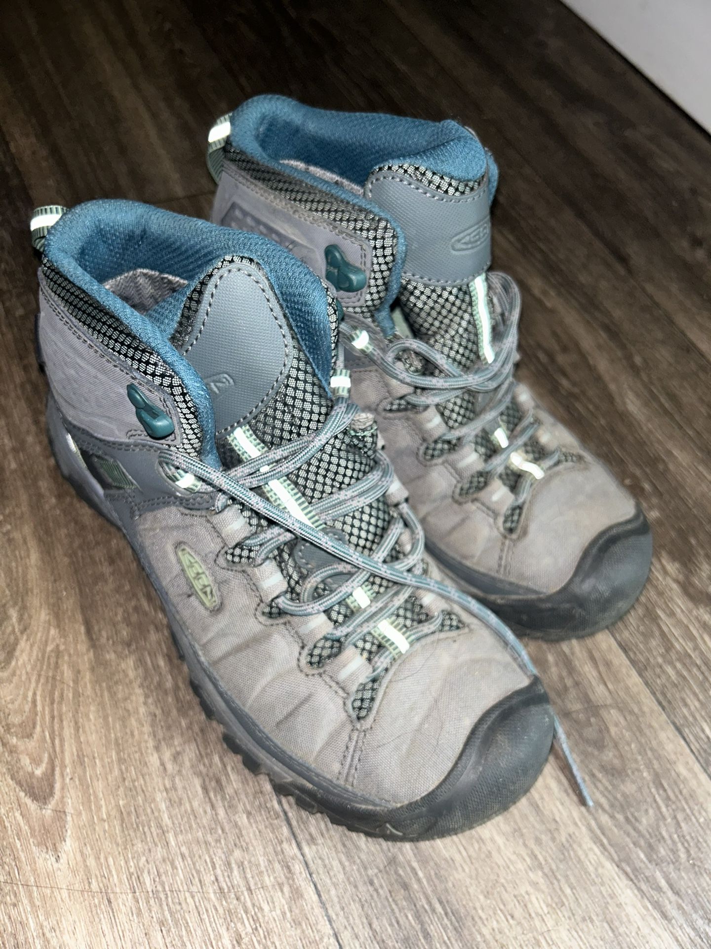 Hiking Shoes Women’s 8