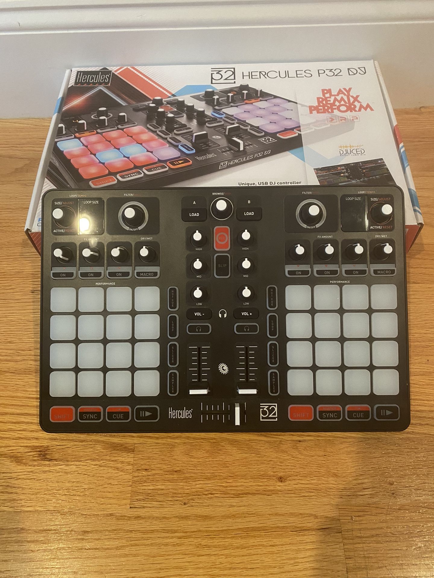 Hercules P32 DJ Soundboard