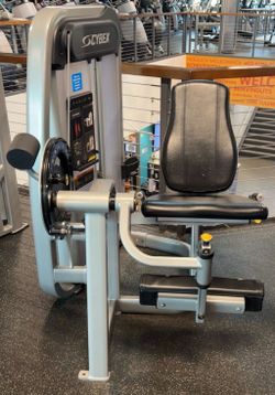CYBEX EAGLE NX LEG EXTENSION IN MINT CONDITION!! READY FOR PICKUP OR DELIVERY!!