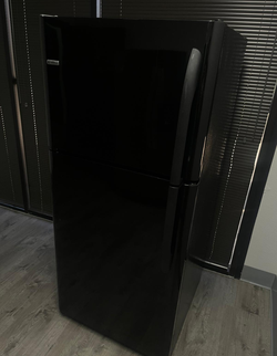 Kenmore Top Freezer Fridge – Black, clean & ready to go
