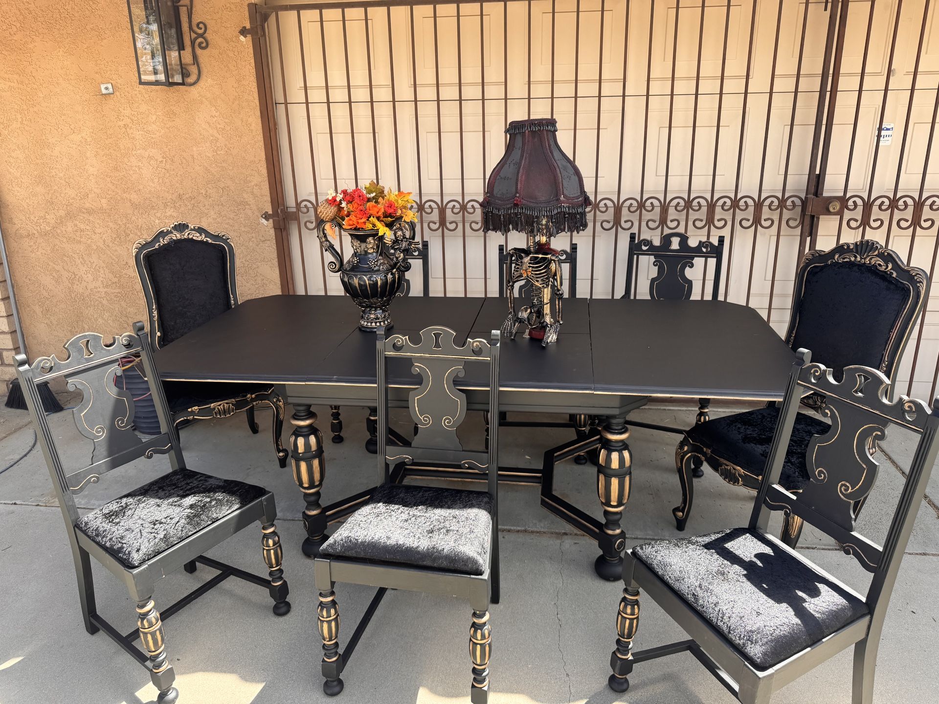 1800’s dark Victorian style butterfly table, goes from 4ft 5in to 7ft 6in