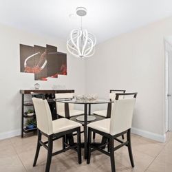 Rooms To Go 4 Chair Dining Table 