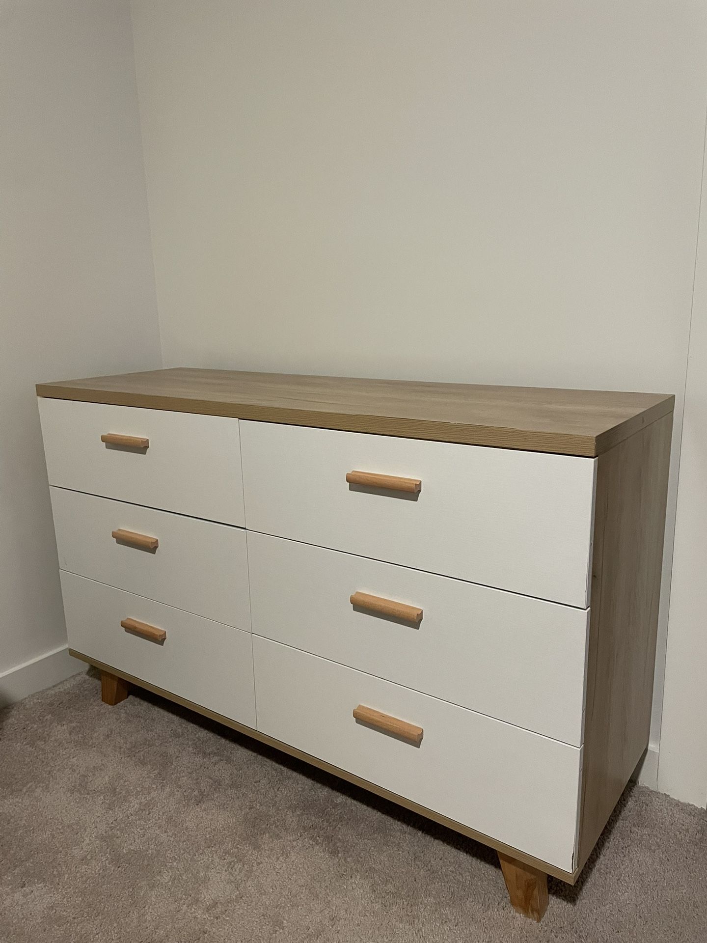 Sleek Modern 6-Drawer Dresser - Excellent Condition