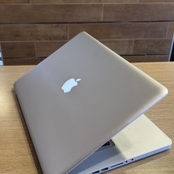Apple MacBook Pro 15” i7/8GB/256GB SSD $180 