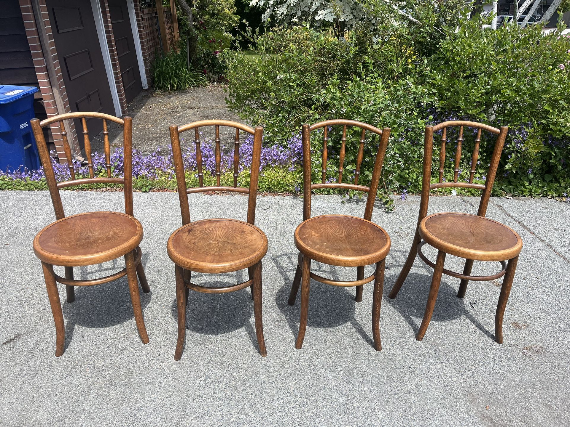 Antique Fischel Tchecoslov Bistro Chairs (4)