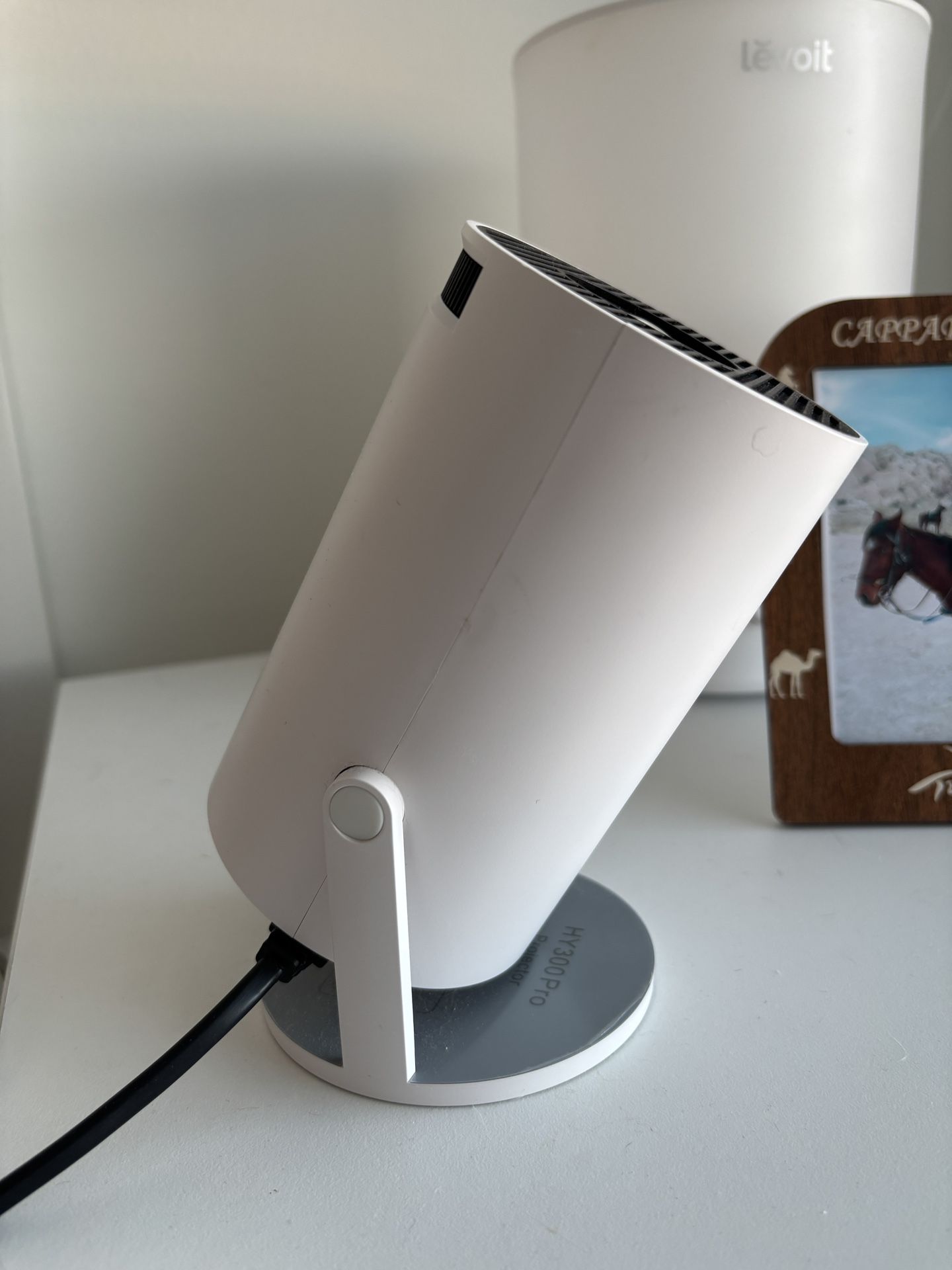 Magcubic Projector with remote