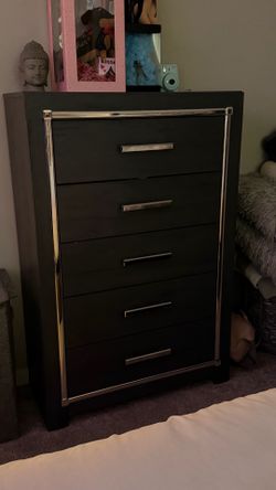 Modern Black 6-Drawer Dresser