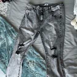 Gray Acid Wash Distressed Junior Jeans Size 17/33