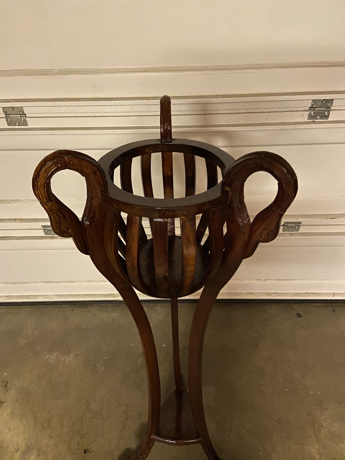 Ornate SWAN HEAD PLANT STAND size 19x19x51in Home & Garden