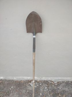 Shovel good condition $15 in Donna inside the city not far from old 83