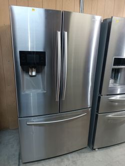 Samsung refrigerator french door stainless steel everything works good 💯2️⃣ months warranty 📌