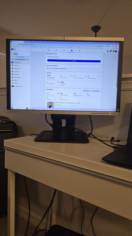 HP Compaq 24" Monitor - LA2405wg - Swivel/Pivot Stand