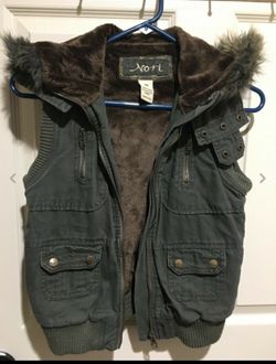 Nori Women's Hoodie Army Green Zip Up Vest, 100%Cotton Size Small-Good Condition