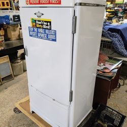 Antique Frigidaire Refrigerator 