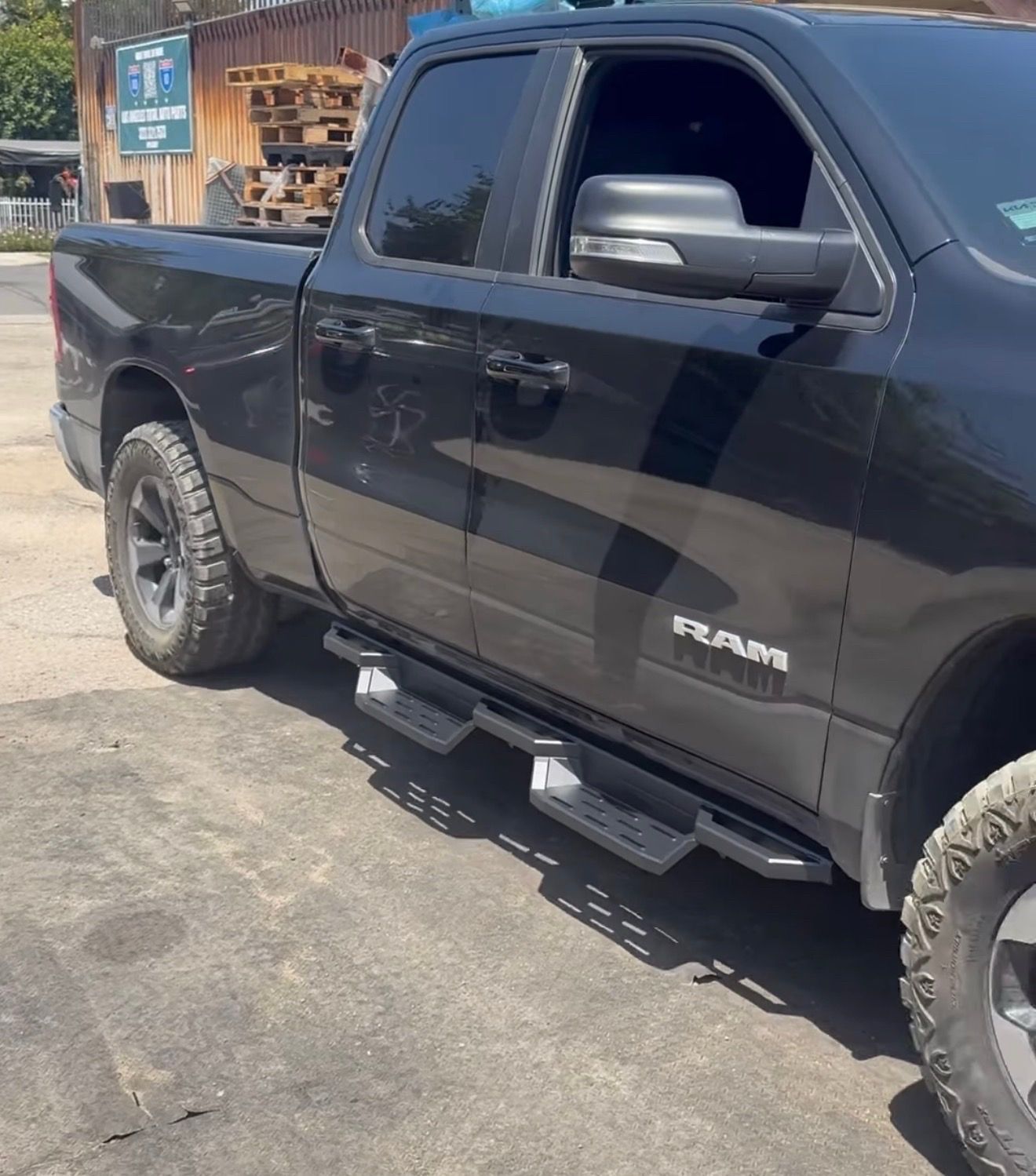 Estribos 2009 to 2018 Dodge Ram Crew Cab Step Running Boards