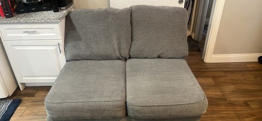 🛋️ GRAY LOVESEAT & CHAISE LOUNGE