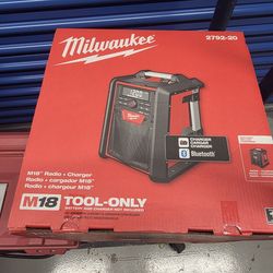 Milwaukee M18 Jobsite Radio And Charger