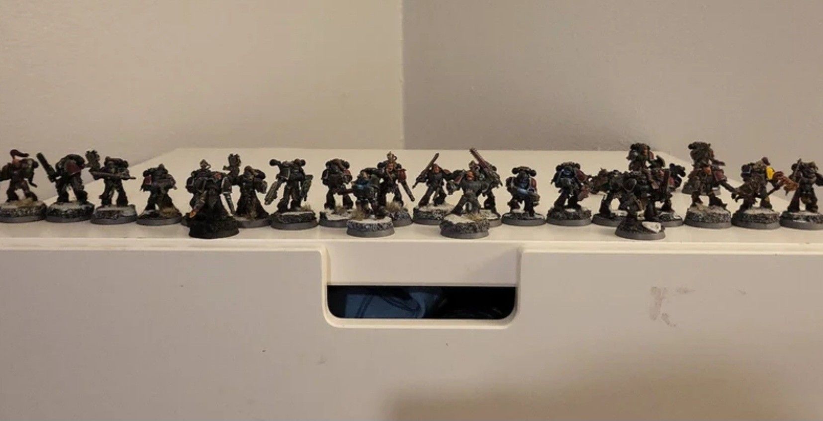 WarHammer 40K Lot of 22 Various Space Marines and some parts