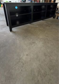 TV Stand / Entertainment Shelf – Fits Up to 80” TVs