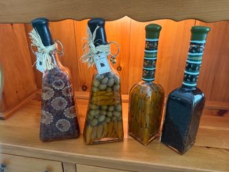 4 decorative bottles