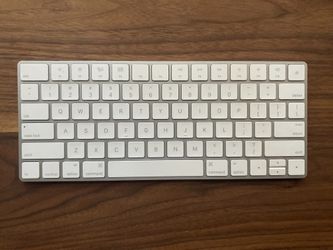 White Apple a1644 Keyboard