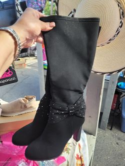 Black Knee-High Heeled Boots with Rhinestone Bow