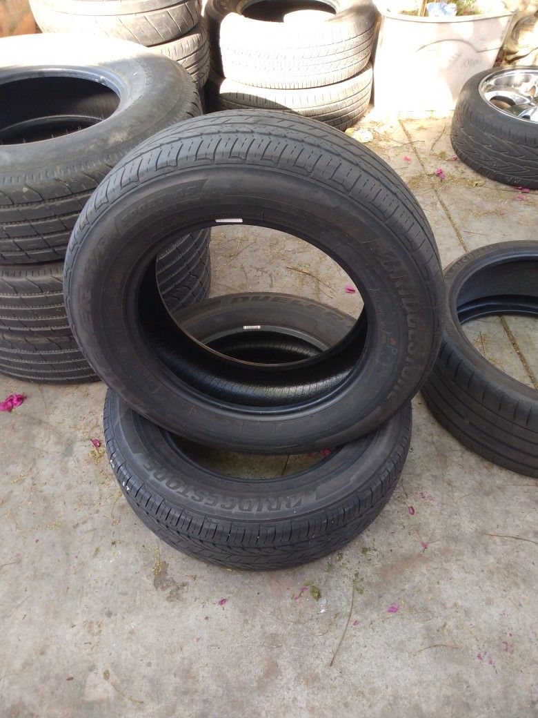 225/65/17 Bridgestone Dueler Pair (2) Tires