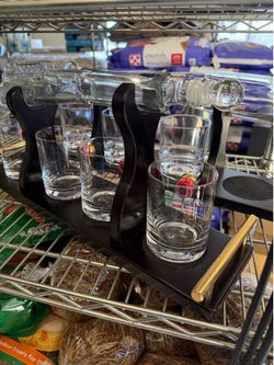 Decanter w/Whiskey Glasses