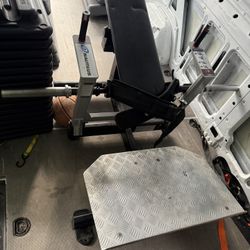 Nautilus Glute Drive 