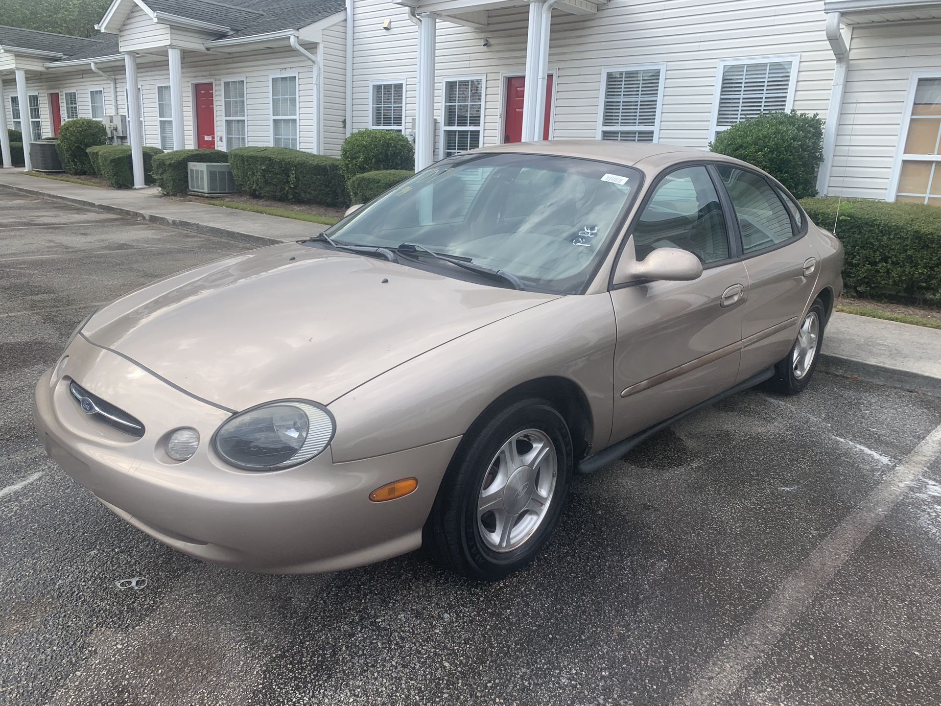 1999 Ford Taurus